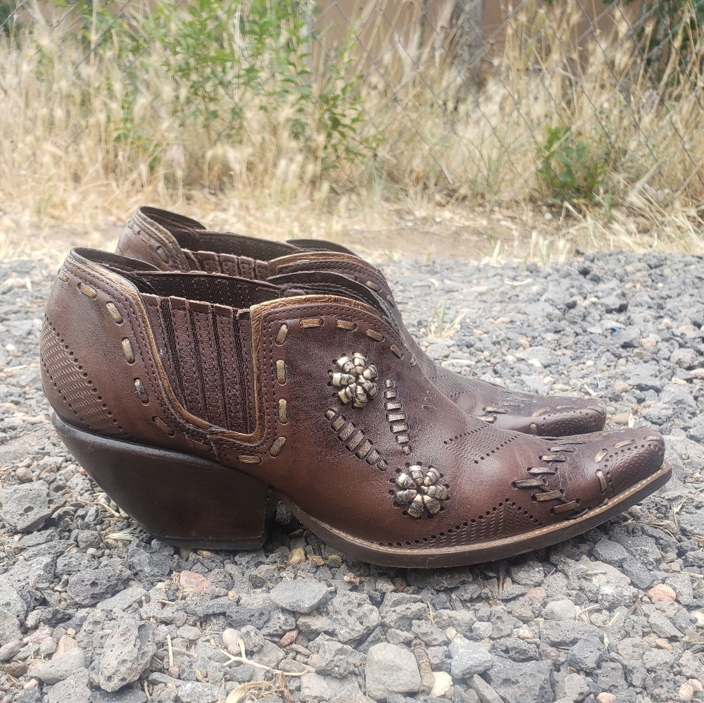 💋BCBG Western Booties💥💯